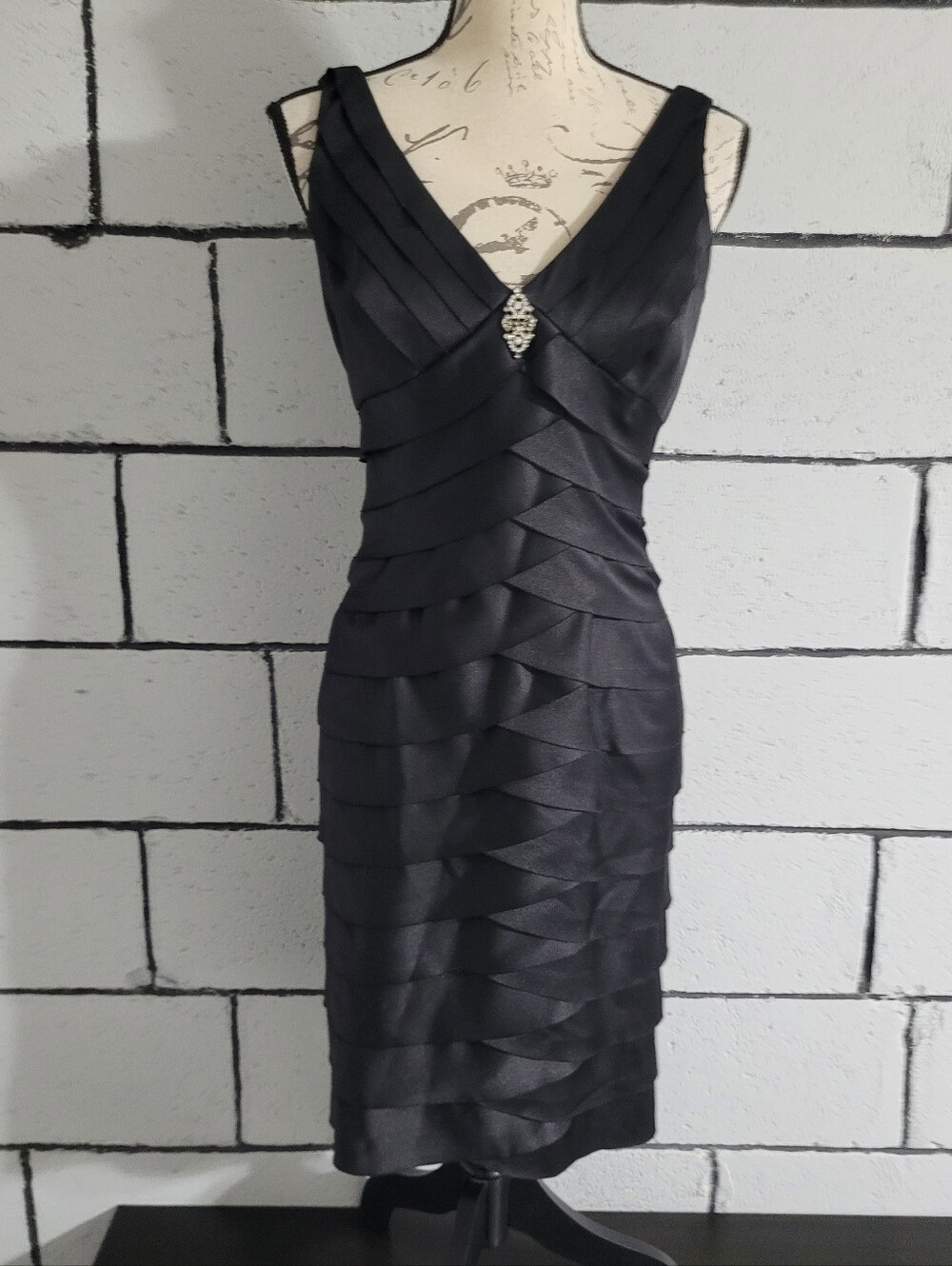 BUNDLE SALE! Jones Wear Elegant Black V-Neck Layered Cocktail Dress Sz 4